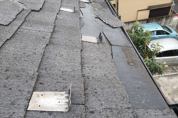 「スレート瓦の破片が落ちてきた」東京都杉並区・O様邸　外壁塗装・屋根カバー工法現地調査 (1)