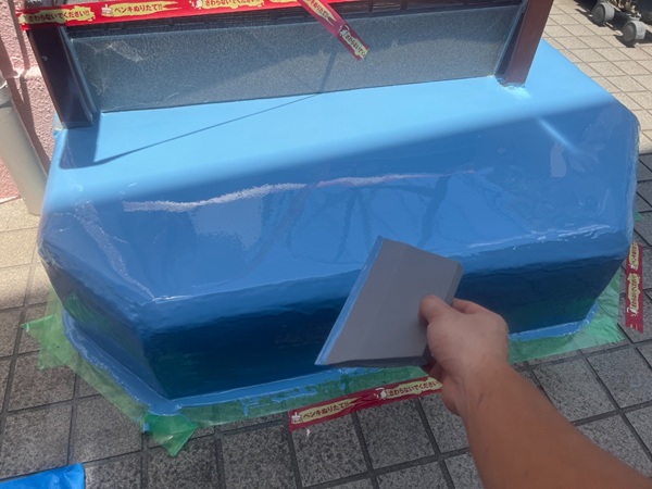 【施工中】東京都杉並区・O様邸｜ベランダ防水工事(雨漏り補修)、屋根カバー工法、外壁塗装_トップコート (1)