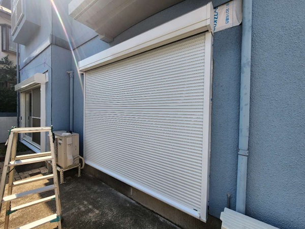 【施工中】東京都杉並区・W様邸｜屋根カバー工法・外壁塗装・シャッター等交換工事_シャッター設置 (1)