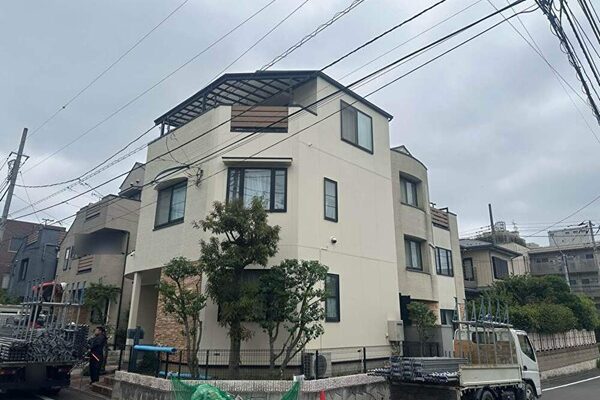【施工中】東京都世田谷区・C様邸|屋根・外壁塗装で欠け補修、住まい全体を美しく保護_完工 (2)