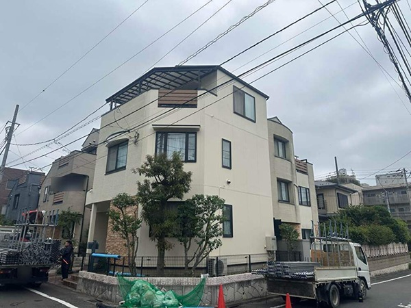 【施工中】東京都世田谷区・C様邸|屋根・外壁塗装で欠け補修、住まい全体を美しく保護_完工 (2)