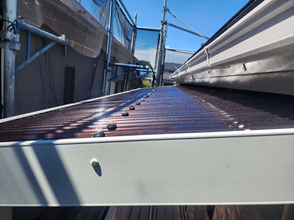 【施工中】東京都杉並区・W様邸｜屋根カバー工法・外壁塗装・シャッター等交換工事_波板