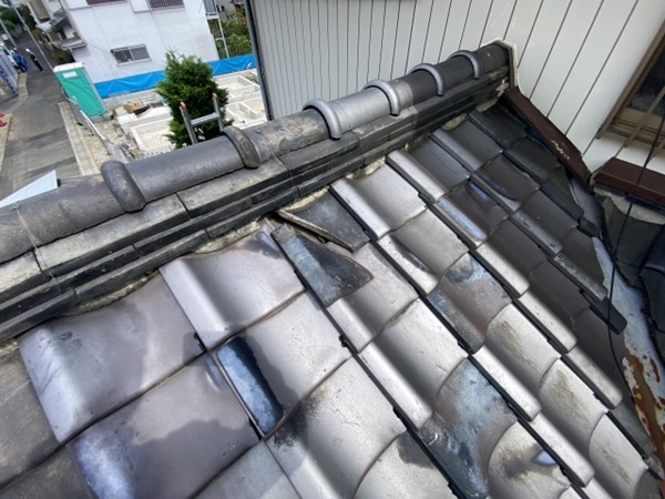 日本瓦は本当に塗装不要？メリット・メンテナンス方法・費用を詳しく紹介-割れ