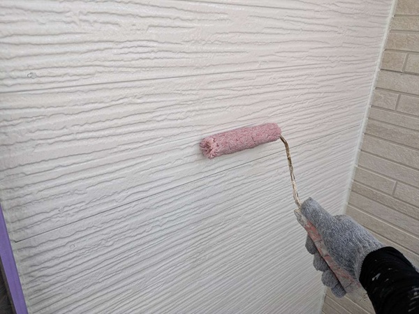 【施工中】東京都中野区・H様邸|シーリング工事を含む外壁塗装・屋根塗装で耐久性アップ_外壁下塗り