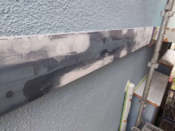 【施工中】東京都杉並区・W様邸｜屋根カバー工法・外壁塗装・シャッター等交換工事_付帯部下塗り