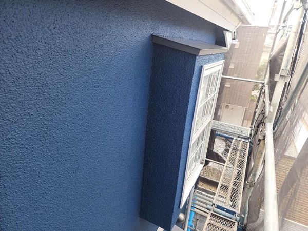 【施工中】東京都杉並区・W様邸｜屋根カバー工法・外壁塗装・シャッター等交換工事_外壁上塗り