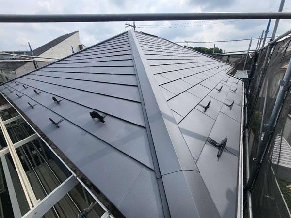 【施工中】東京都杉並区・W様邸|屋根カバー工法・外壁塗装・シャッター等交換工事_棟板金 (5)