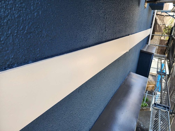 【施工中】東京都杉並区・W様邸｜屋根カバー工法・外壁塗装・シャッター等交換工事_付帯部上塗り (1)