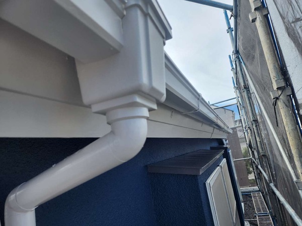 【施工中】東京都杉並区・W様邸｜屋根カバー工法・外壁塗装・シャッター等交換工事 (1)