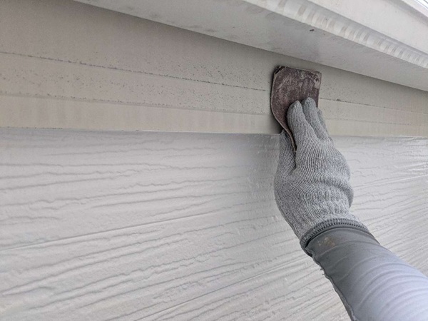 【施工中】東京都中野区・H様邸|シーリング工事を含む外壁塗装・屋根塗装で耐久性アップ_ケレン