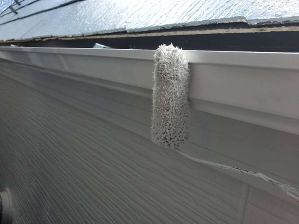 東京都中野区・H様邸|シーリング工事を含む外壁塗装・屋根塗装で耐久性アップ_付帯部上塗り