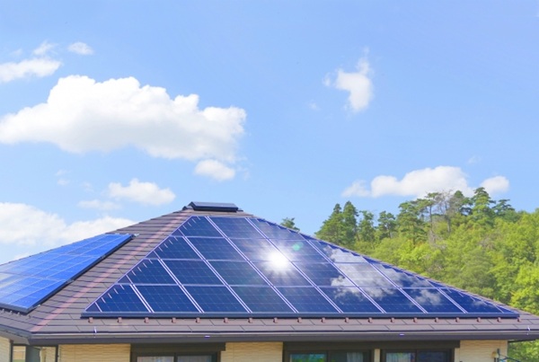 太陽光パネル付き屋根は塗装が必要?劣化症状や注意点を徹底解説-太陽光パネル