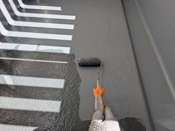 ベランダトップコート、付帯部中塗り