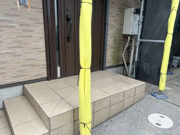 【施工中】東京都世田谷区・Y様邸|雨漏りによる外壁部分張り替え・外壁塗装_足場仮設