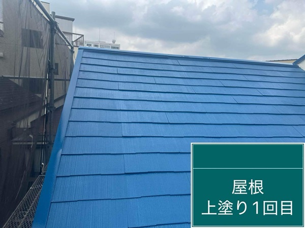 【施工中】東京都中野区・S様邸|外壁塗装・屋根塗装で傷んだ箇所を全て補修しました!_屋根上塗り1回目