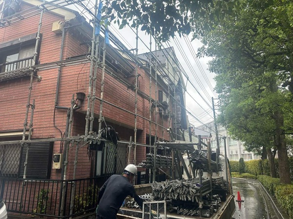 【施工中】東京都中野区・S様邸|外壁塗装・屋根塗装で傷んだ箇所を全て補修しました! (1)