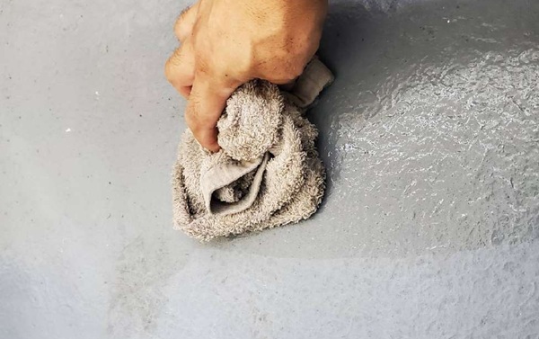 【施工中】東京都中野区・H様邸|シーリング工事を含む外壁塗装・屋根塗装で耐久性アップ_ベランダ下地処理