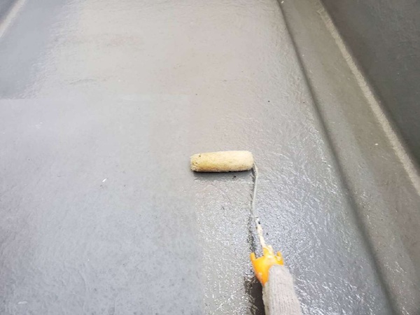 【施工中】東京都中野区・H様邸|シーリング工事を含む外壁塗装・屋根塗装で耐久性アップ_付帯部下塗り (1)