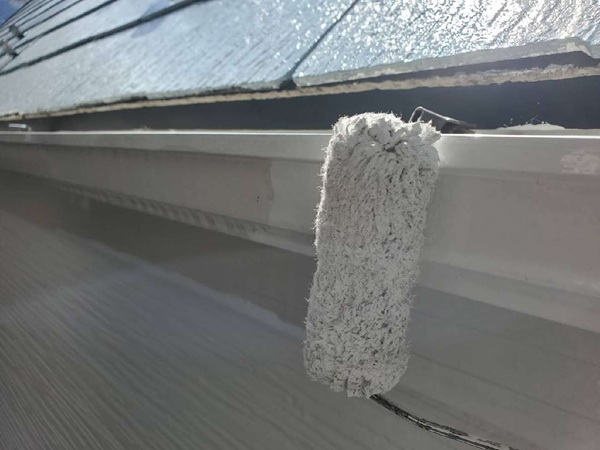 【施工中】東京都中野区・H様邸|シーリング工事を含む外壁塗装・屋根塗装で耐久性アップ_付帯部下塗り (2)