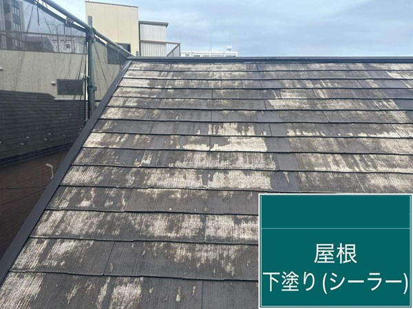 【施工中】東京都中野区・S様邸|外壁塗装・屋根塗装で傷んだ箇所を全て補修しました!_ケレン_屋根下塗り (1)