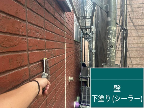 【施工中】東京都中野区・S様邸|外壁塗装・屋根塗装で傷んだ箇所を全て補修しました!_屋根上塗り2回目_外壁下塗り (2)