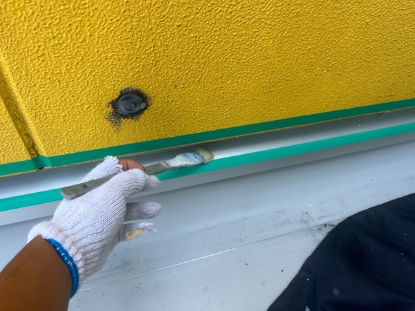 【施工中】東京都杉並区・店舗|雨漏り補修工事(屋上シート防水工事・外壁ひび割れ部分補修) (3)