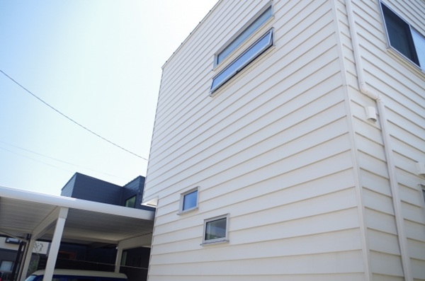 外壁塗装で「白」を選ぶなら必読!後悔しないための注意点と対策-白い外壁