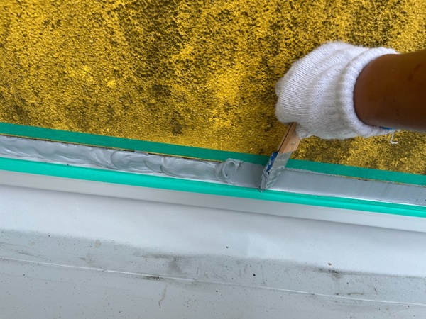 【施工中】東京都杉並区・店舗|雨漏り補修工事(屋上シート防水工事・外壁ひび割れ部分補修) (1)