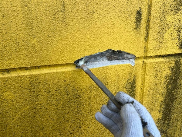 【施工中】東京都杉並区・店舗|雨漏り補修工事(屋上シート防水工事・外壁ひび割れ部分補修) (1)