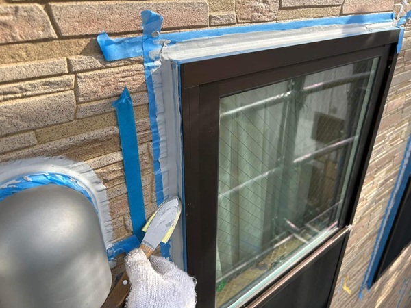 【施工中】東京都世田谷区・Y様邸|雨漏りによる外壁部分張り替え・外壁塗装_シーリング (2)