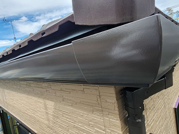 【施工中】東京都世田谷区・Y様邸|雨漏りによる外壁部分張り替え・外壁塗装_付帯部中塗り