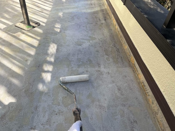 中野区G様バルコニープライマー塗布