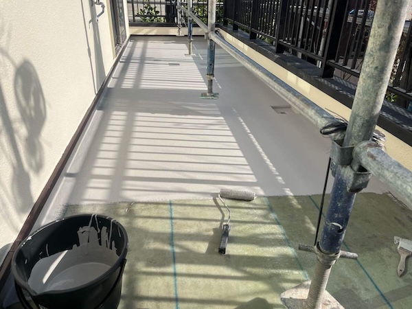 中野区G様ヘバルコニー中塗り