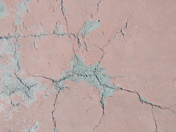 外壁に発生したひび割れ(クラック)