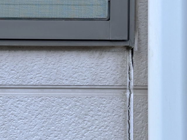 サッシまわりの外壁の劣化