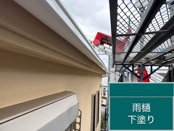 杉並区T様邸雨樋下塗り