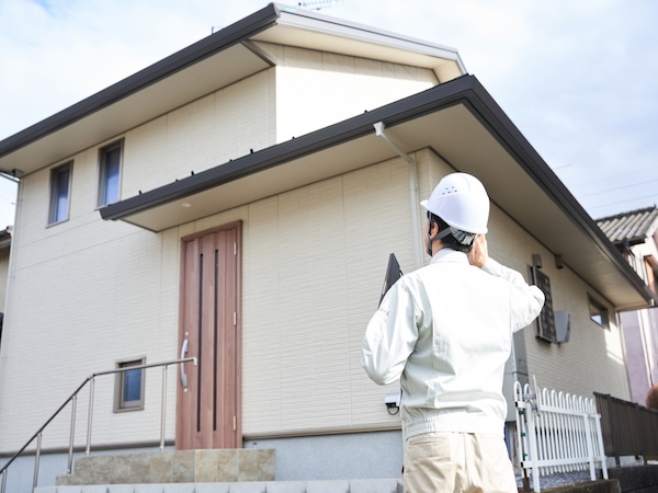 専門業者による住まいの点検の様子